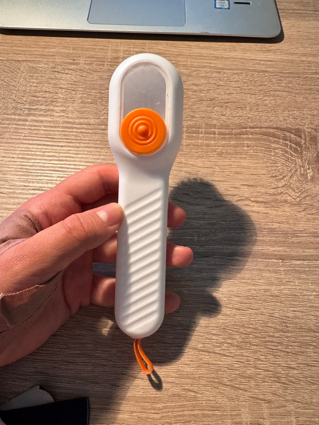 Cepillo con dispensador de agua y jabón