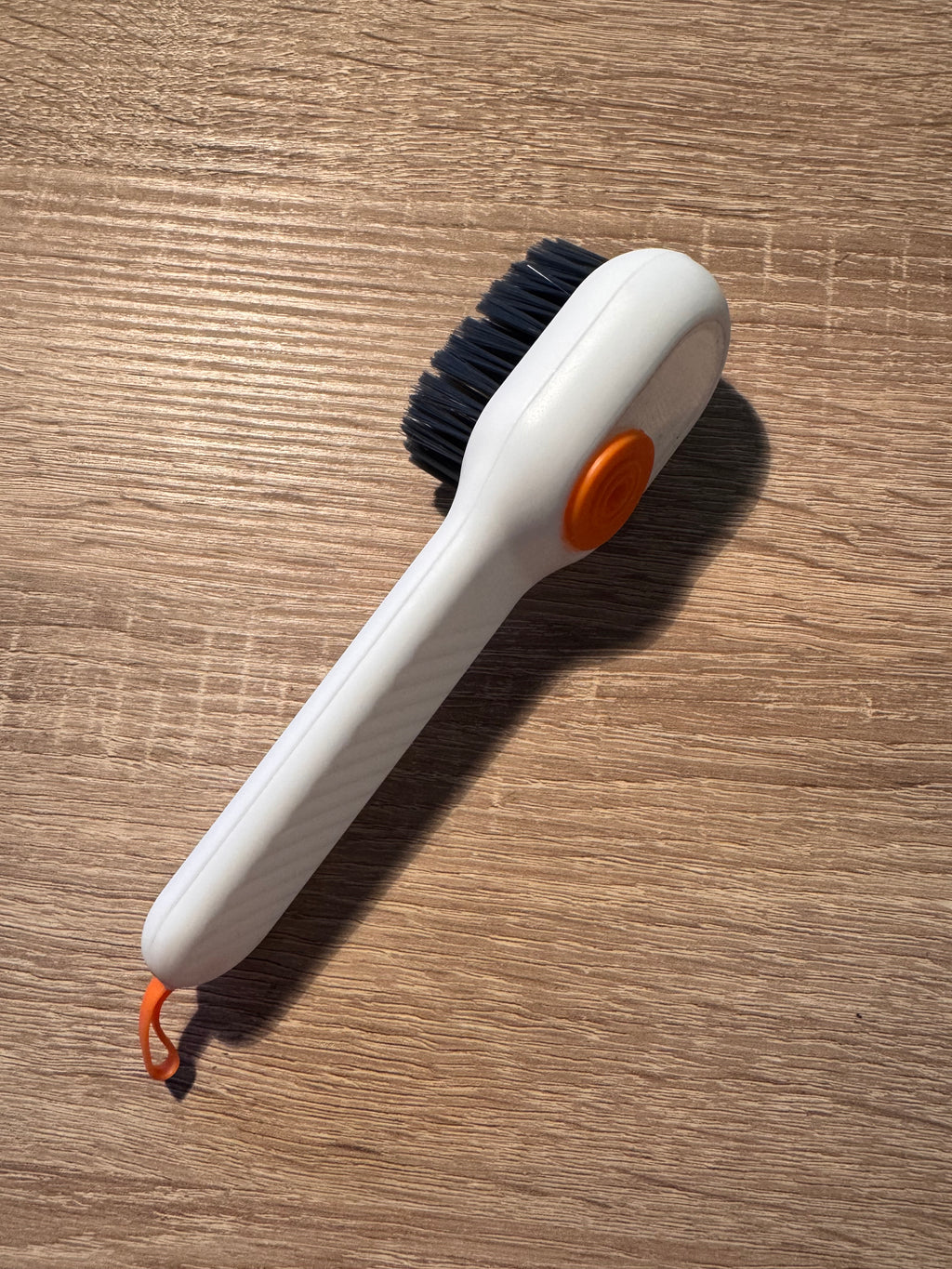 Cepillo con dispensador de agua y jabón