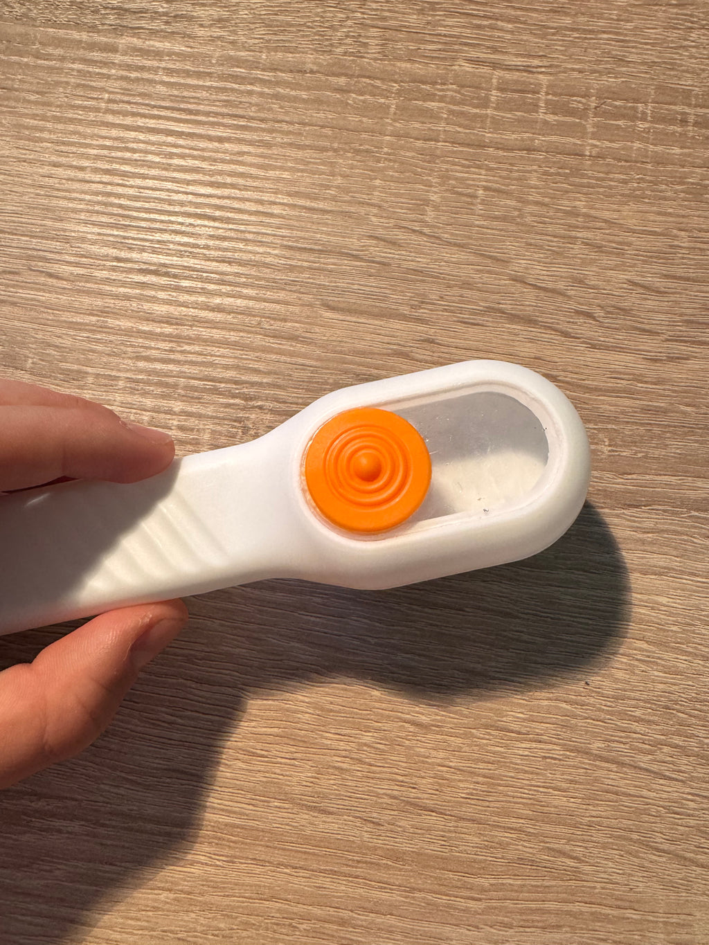 Cepillo con dispensador de agua y jabón